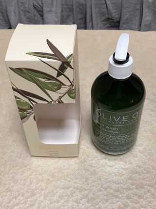 올리브 오일 스킨케어 컴퍼니 [OOSC] 향기로운 보습 로즈 제라늄 바디워시 500ml — 4.5점을 준 리뷰어가 2021년 5월 올린 사용 사진
