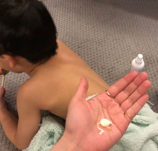 mom e 맘이 내추럴 베이비 케어 크림+바디오일 — 5점을 준 리뷰어가 2021년 1월 올린 사용 사진