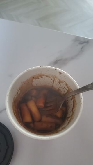 유비쿡 컵떡볶이 매운컵떡볶이2개/ 짜장컵떡볶이 2개  총 4개세트 — 5점을 준 리뷰어가 2021년 2월 올린 사용 사진