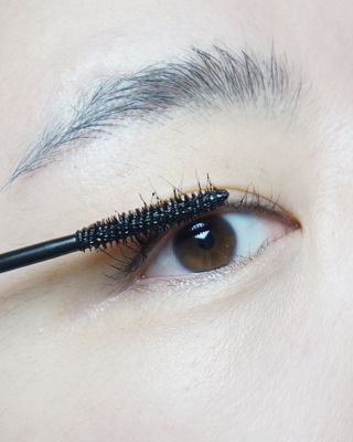 더소설 소설 블랙아이래쉬 세럼 10g(SOSEOL BLACK EYELASH SERUM 10g) — 5점을 준 리뷰어가 2023년 12월 올린 사용 사진