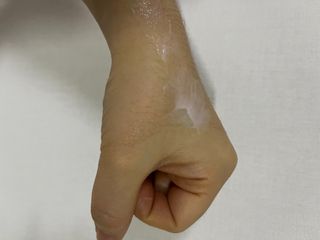 위시스 프리미엄 글루타치온  화이트닝 바디로션 — 4.5점을 준 리뷰어가 2023년 1월 올린 사용 사진