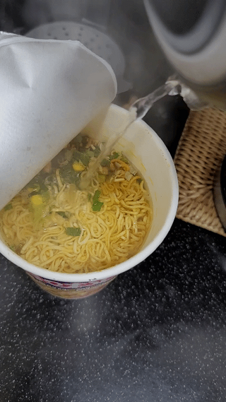 NISSIN 닛신 컵누들  4종 - 씨푸드오리지날, 씨푸드 스파이시, 씨푸드 커리, 씨푸드 XO소스 — 5점을 준 리뷰어가 2021년 11월 올린 사용 사진