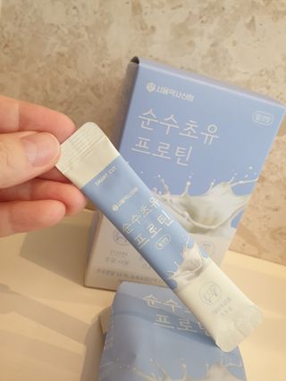 서울약사신협_순수초유프로틴_2.5gx30포 — 5점을 준 리뷰어가 2021년 11월 올린 사용 사진