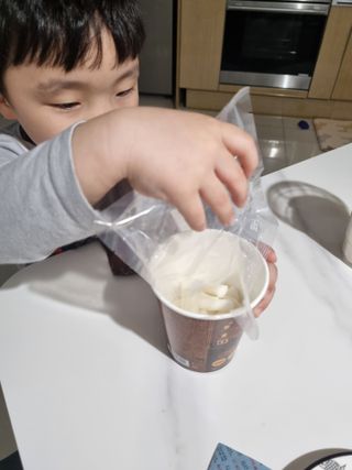 유비쿡 컵떡볶이 매운컵떡볶이2개/ 짜장컵떡볶이 2개  총 4개세트 — 5점을 준 리뷰어가 2021년 3월 올린 사용 사진