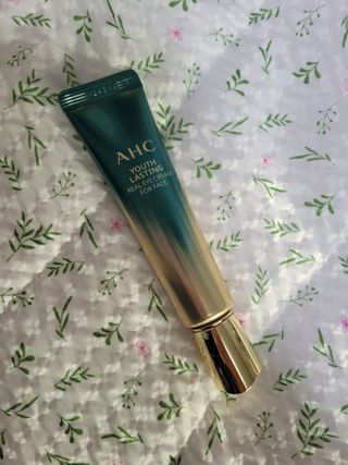 [NEW 탄력유턴 아이크림] AHC 유스 래스팅 리얼 아이크림 포 페이스 — 4.5점을 준 리뷰어가 2021년 3월 올린 사용 사진