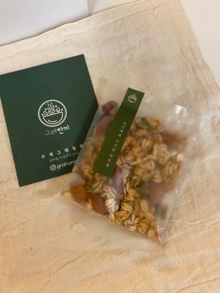 [그래한끼] 무설탕/저당 시리얼타입 수제그래놀라 (40gX10개) — 5점을 준 리뷰어가 2022년 9월 올린 사용 사진