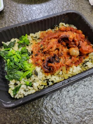 직탁 식단관리 3종 도시락(꼬막 듬뿍 곤드레비빔밥, 알리오올리오 불고기오믈렛, 매콤쭈꾸미 시래기유채밥) — 5점을 준 리뷰어가 2022년 7월 올린 사용 사진