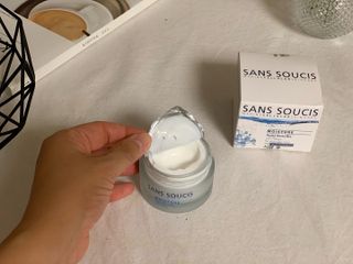 산수시 아쿠아 베네핏 24h 수부지 물광 속건조 수분크림 50ml — 4.5점을 준 리뷰어가 2021년 7월 올린 사용 사진