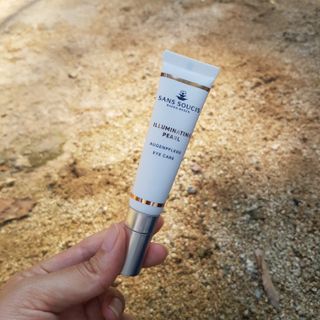 산수시 일루미네이팅 펄 영양 다크서클 스틱 아이 크림 케어 15ml — 5점을 준 리뷰어가 2021년 6월 올린 사용 사진