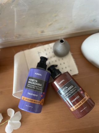 쿤달 [KUNDAL 공식] 프리미엄 헤어 케어 스페셜 세트 샴푸 500ml &amp; 트리트먼트 500ml — 5점을 준 리뷰어가 2021년 3월 올린 사용 사진