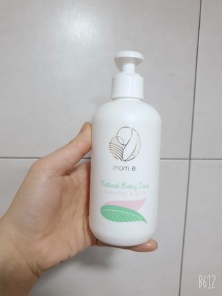 mom e 맘이 내추럴 베이비 케어 샴푸앤바스+로션 — 4.5점을 준 리뷰어가 2021년 1월 올린 사용 사진