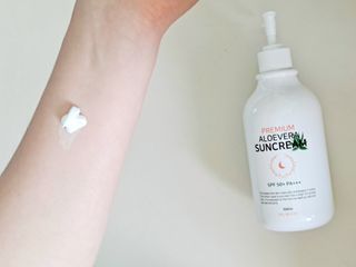 [닥터문] 프리미엄 알로에베라 선크림 500ml — 5점을 준 리뷰어가 2022년 6월 올린 사용 사진