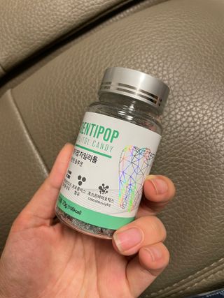 작심연구소 구취제거+충치예방+치아화이트닝 마법의 캔디 덴티팝3종(맛 랜덤 발송) — 5점을 준 리뷰어가 2022년 6월 올린 사용 사진