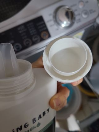 쿠잉베이비 에어워시 세탁세제,섬유유연제 1L — 4.5점을 준 리뷰어가 2023년 1월 올린 사용 사진
