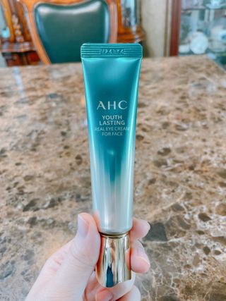 [NEW 탄력유턴 아이크림] AHC 유스 래스팅 리얼 아이크림 포 페이스 — 4점을 준 리뷰어가 2021년 3월 올린 사용 사진
