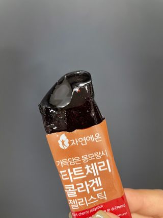 자연에온 가득담은 몽모랑시 타트체리 콜라겐 젤리스틱 — 4점을 준 리뷰어가 2021년 1월 올린 사용 사진