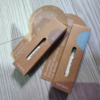 [후르디아] 올리브영 착한보습 비건 립버터 2종 — 5점을 준 리뷰어가 2023년 2월 올린 사용 사진