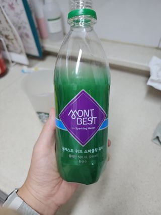 몽베스트 Montbest with Sparkling water Plain 20병 — 5점을 준 리뷰어가 2022년 9월 올린 사용 사진