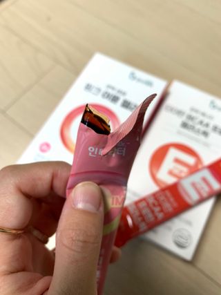 인디닥터 면역 생생 핑크 이뮨 젤리 + 타이탄 BCAA 프로틴 젤리스틱 — 5점을 준 리뷰어가 2022년 8월 올린 사용 사진