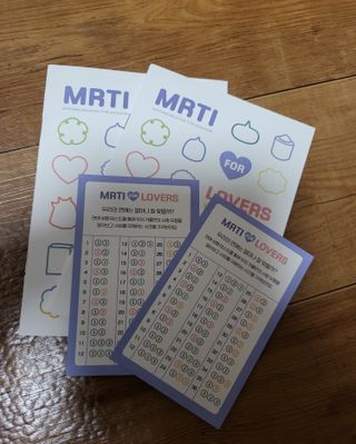 워터멜론컴퍼니 마음 백문 백답 / 가족 연애 진로 결혼 부모님 친구 우정 문답100문 100답 — 5점을 준 리뷰어가 2022년 10월 올린 사용 사진