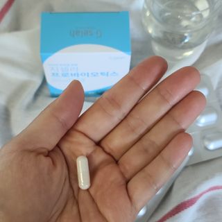 [지셀라] 프로바이오틱스 100억 유산균 보장 (1개월분 / 350mg X 30캡슐) — 5점을 준 리뷰어가 2023년 4월 올린 사용 사진