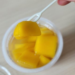 돌 MF[Dole] 파인애플컵/망고컵/복숭아컵 198g 6입X1박스 (맛 1가지 랜덤 발송) — 4.5점을 준 리뷰어가 2024년 5월 올린 사용 사진