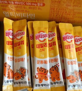 광동제약 [광동] 비타500데일리스틱 70포X2개 + 뚱랑이엽서 + 쇼핑백 증정 — 5점을 준 리뷰어가 2022년 11월 올린 사용 사진