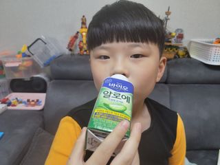 LIVE 매일바이오 알로에 드링킹 요거트 — 4점을 준 리뷰어가 2022년 4월 올린 사용 사진