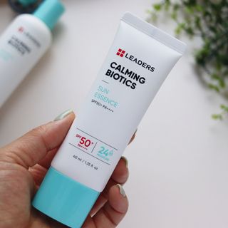 리더스코스메틱 리더스 카밍 바이오틱스 선 에센스 SPF 50+ PA++++ — 5점을 준 리뷰어가 2022년 5월 올린 사용 사진