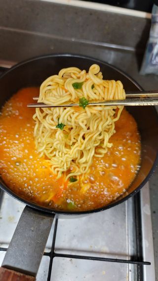 [풀무원] 자연은맛있다 정면, 백면, 홍면  세트 — 4점을 준 리뷰어가 2021년 4월 올린 사용 사진