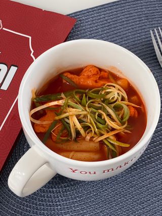 빨간키트 떡볶이 밀키트 2~3인분 매운맛 국물 떡볶이 만들기 쉬운 황금 레시피 분말 소스로 간편한 요리 — 5점을 준 리뷰어가 2021년 8월 올린 사용 사진