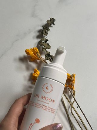 MF프리 [닥터문] 유산균 락토케어 질경초 여성청결제 200ml (폼타입) — 5점을 준 리뷰어가 2022년 7월 올린 사용 사진
