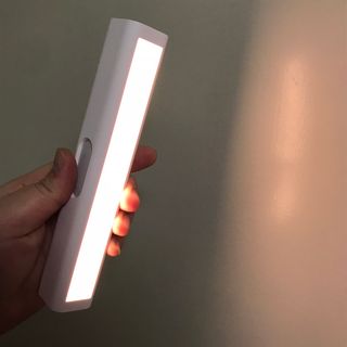 아카라 어두울 때만 켜지는 스마트 무선 센서등 — 4.5점을 준 리뷰어가 2021년 11월 올린 사용 사진