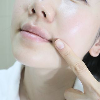 [큐어반H 스팟] 자외선 99프로 차단되는 스틱타입 스팟밴드(1팩 / 66매입) — 5점을 준 리뷰어가 2022년 11월 올린 사용 사진