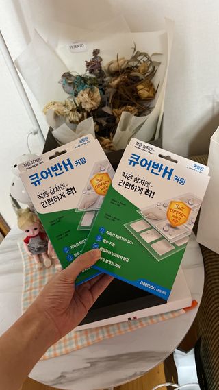 [큐어반H 커팅] 간편하게 떼서 쓰는 자외선차단 습윤밴드 (1팩/30매입) — 4.5점을 준 리뷰어가 2022년 11월 올린 사용 사진