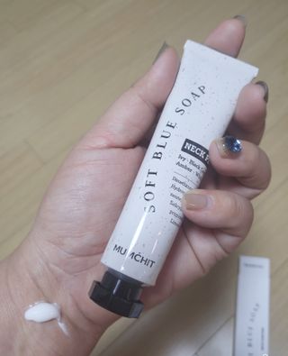 멈칫(MUMCHIT) 넥퍼퓸 NECKPERFUME 2가지 향 — 4점을 준 리뷰어가 2021년 11월 올린 사용 사진