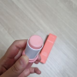 스킨큐어 산다화 카멜리아 안티 링클 멀티밤 — 5점을 준 리뷰어가 2022년 10월 올린 사용 사진