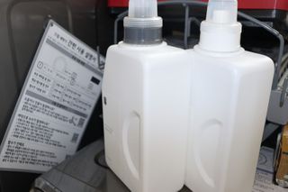 [생활공작소] 섬유유연제 + 세탁세제 1.5L 릴리향 — 5점을 준 리뷰어가 2021년 2월 올린 사용 사진