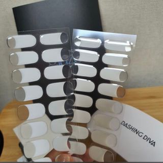 데싱디바 글레이즈 젤네일 스프링 프렌치 네일_5종 중 택 1 — 5점을 준 리뷰어가 2021년 9월 올린 사용 사진