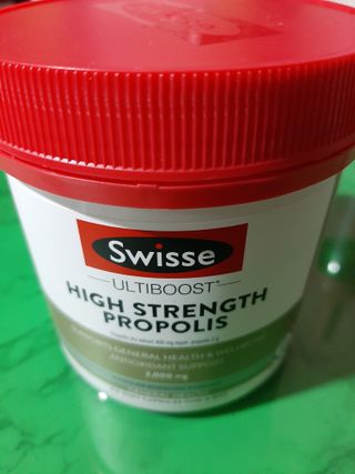 Swisse 스위스 고함량 프로폴리스 2,000mg 210정 — 5점을 준 리뷰어가 2021년 11월 올린 사용 사진
