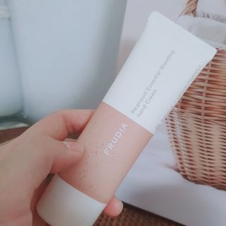 [후르디아] 끈적임 없는 착한성분 비건  핸드크림 3종 — 5점을 준 리뷰어가 2021년 10월 올린 사용 사진
