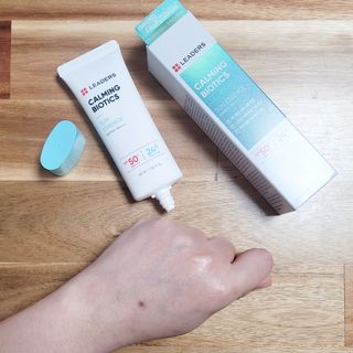 리더스코스메틱 리더스 카밍 바이오틱스 선 에센스 SPF 50+ PA++++ — 5점을 준 리뷰어가 2022년 5월 올린 사용 사진
