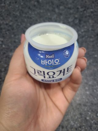 매일바이오 그릭요거트 오리지널 플레인 4개, 로스터리 커피믹스 4개 — 5점을 준 리뷰어가 2021년 12월 올린 사용 사진