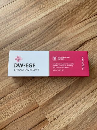 이지듀 DW-EGF 크림 다이브좀_콜라겐이 쏙쏙, 탄력피부로 다이빙 — 4점을 준 리뷰어가 2021년 2월 올린 사용 사진