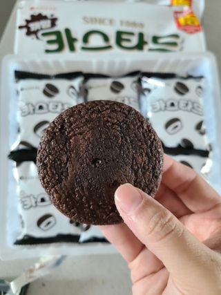 롯데제과 까망카스타드 더블초코 — 5점을 준 리뷰어가 2021년 5월 올린 사용 사진