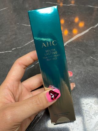[NEW 탄력유턴 아이크림] AHC 유스 래스팅 리얼 아이크림 포 페이스 — 5점을 준 리뷰어가 2021년 3월 올린 사용 사진