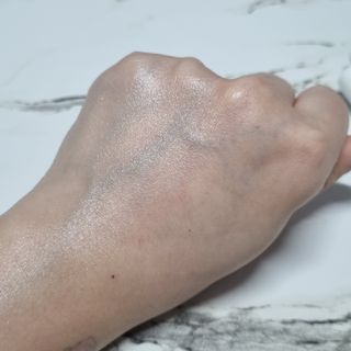 리더스코스메틱 리더스 카밍 바이오틱스 선 에센스 SPF 50+ PA++++ — 5점을 준 리뷰어가 2022년 6월 올린 사용 사진