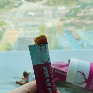 [몸엔용] 녹용 담은 탱탱 콜라겐 녹용 콜라겐 젤리 15g x 20포 — 5점을 준 리뷰어가 2022년 4월 올린 사용 사진