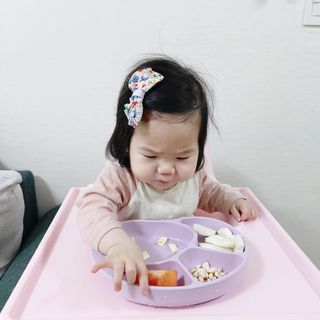 유비맘 캐릭터 실리콘 흡착 식판_색상 랜덤발송 — 5점을 준 리뷰어가 2021년 2월 올린 사용 사진