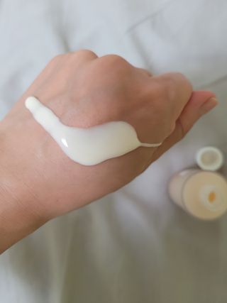 산수시 데포 세럼 수분 물광 비타민 에센스 50ml 기초화장품 — 4점을 준 리뷰어가 2021년 8월 올린 사용 사진
